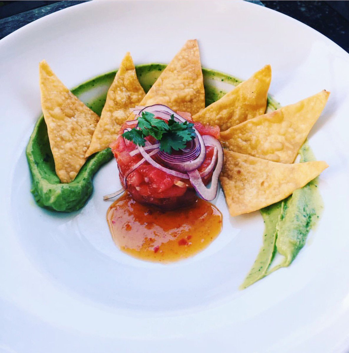 BalansUSA's tweet photo. Our Tuna Tartare is made with fresh tuna, creamy avocado, sweet chili sesame soy sauce, and served with crispy wontons. Enjoy this #Balans Favorite for just $7 during our late night happy hour tonight from 11pm - close. Photo by: @surlamesablog https://t.co/s9vyBczhWX