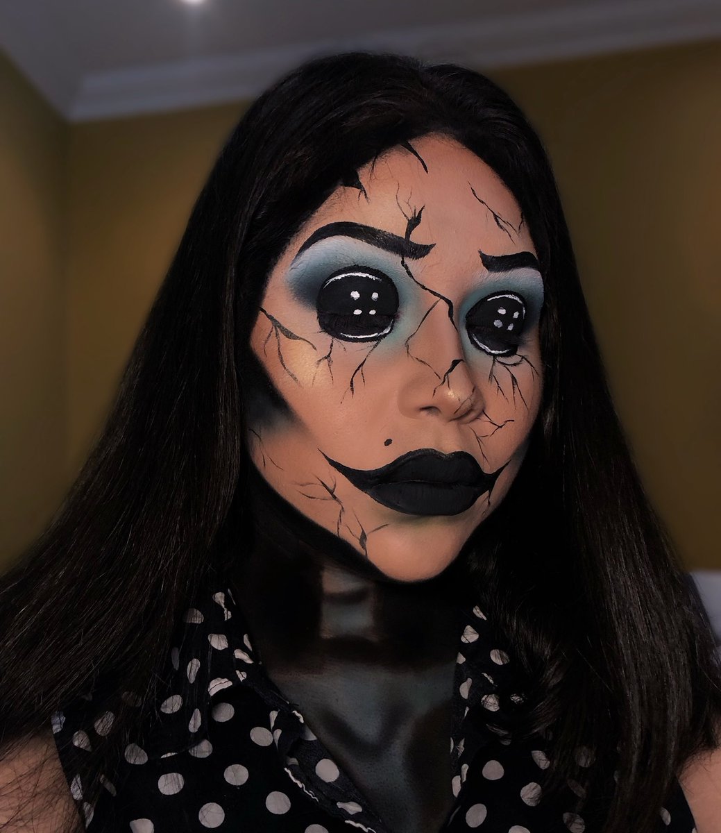 domenicasmakeup's tweet photo. @MakeupRVLTN idk if you’re still looking for people to add to your Pr list but I hope you like these :) #makeuprevolution #MakeupRevolutionPRLIST https://t.co/UzpqeY5KW2