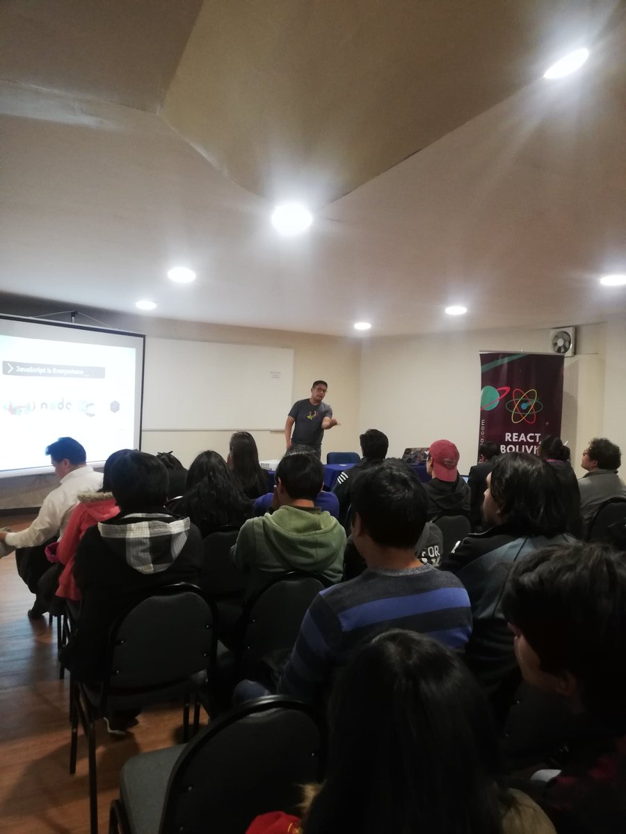 Ju_Samka's tweet image. &quot;#javascript is everywhere&quot;, afirma @luiguelmantilla.

Uno de los lenguajes que comenzó dando mayor interactividad a las páginas, pero que ahora se ha convertido en mucho más, señala.

#ReactNFriends