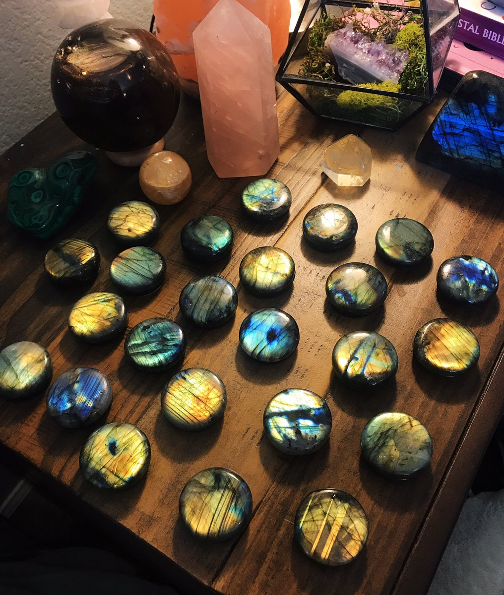 LiveeintheLight's tweet photo. friday update 🦋

just added cabochons, trinket dishes, pendants, pop sockets, rings, keychains, car hangers and more to my site! over 50+ new items 💛

https://t.co/6K5bhXHBX7 🌿 https://t.co/GdltCbnuFg