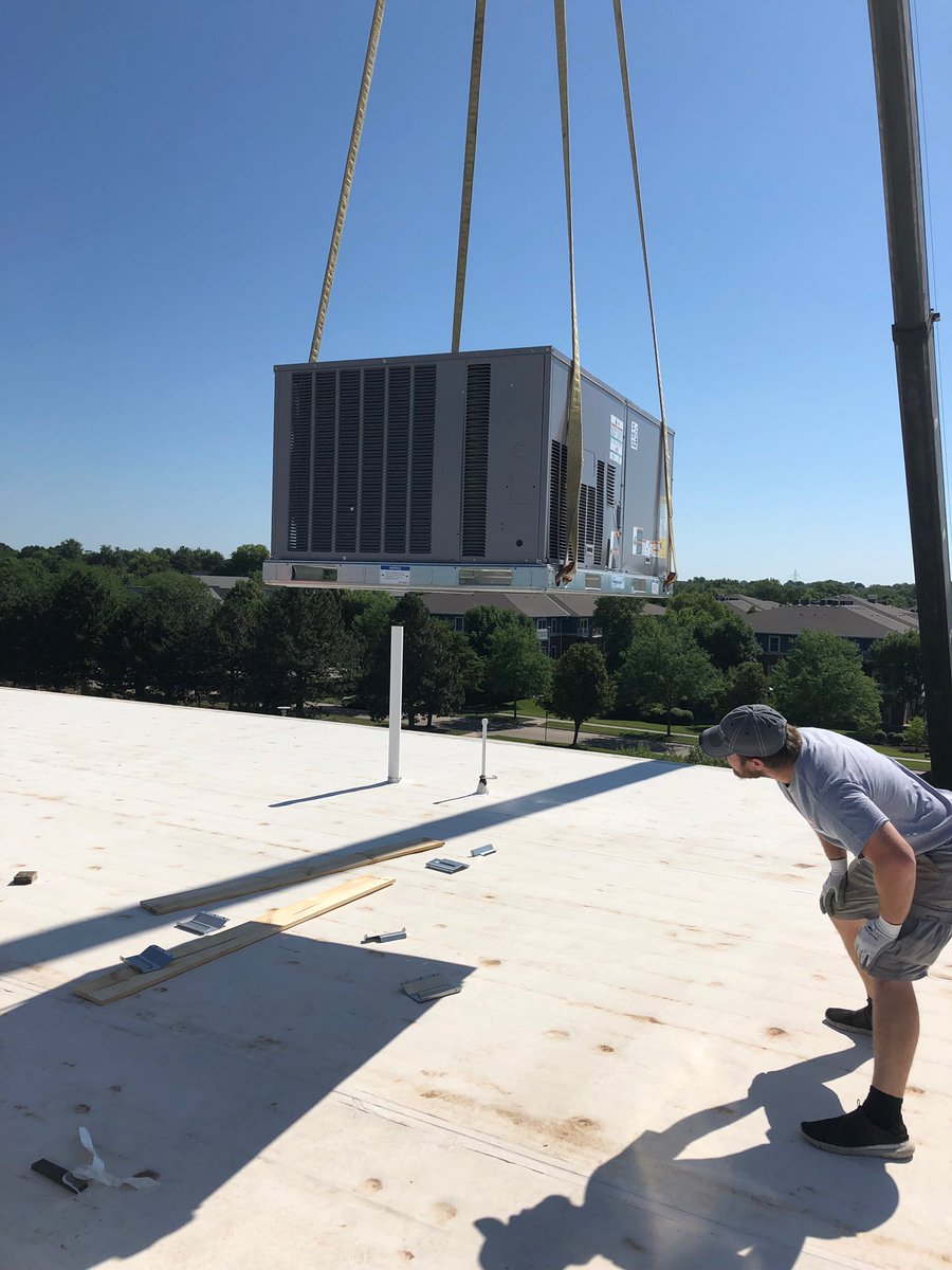 HarleysHVAC's tweet photo. Having some fun today installing a rooftop AC. No matter the size of your home or building we got you covered. #rooftopac #carrier #Lincoln #HVAC https://t.co/2kHWz4B3zn