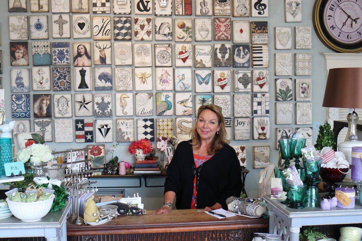 PBOTinfo's tweet image. Paving through Multnomah Village is happening this weekend, but businesses are open and waiting for you. 

Say hi to Peggy Sundays and pick up a new tressure for your home. 

This project is funded by #FixingOurStreets bit.ly/2YLxlC1.

#pdxnow #swpdx #pdxtraffic