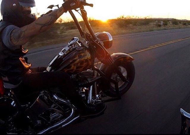 vindikta's tweet image. Hope everyone has a great weekend!! .
. 
#gettinglost #harleylife #getoutandrideyourbike #getoutandride #californiadreaming ift.tt/2jEVDhH