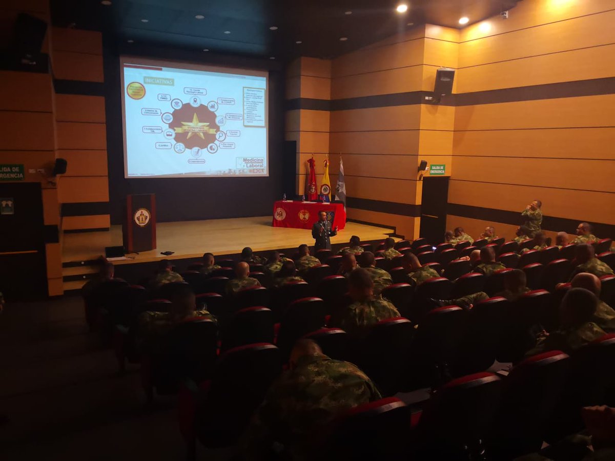 Ejercito_Disan's tweet photo. Gestión de Medicina Laboral en cabeza del Coronel Enrique Álvarez. participó en el seminario de Jefes de Estado Mayor y Ejecutivos sobre el proceso correcto en la administración de personal, #FIMED y junta médica laboral, desarrollado en la Escuela de Ingenieros. https://t.co/ZG7Q8JGR4u