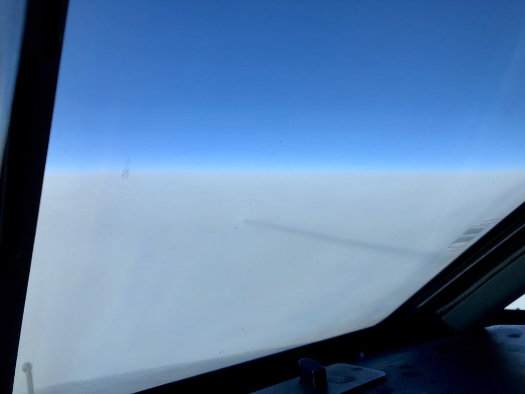 timothy_amor's tweet photo. @boregos_oz This is pretty rare too.. getting to see your own contrail (at least, the shadow of it!) B717 OOL-SYD https://t.co/1LGi9vOgjj