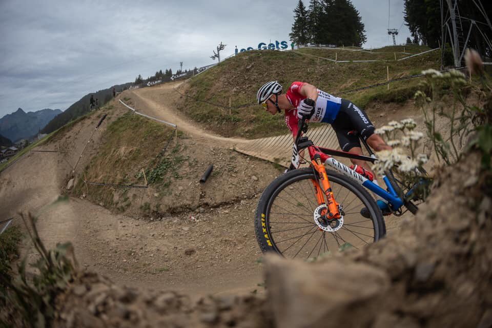 Mathieu Van der Poel heeft de shorttrack race in Les Gets gewonnen.
Hij gaat dus na zijn vakantie verder waar ie voor zijn vakantie mee was gestopt.

💪🏼💪🏼
