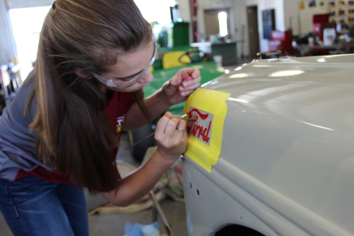 NevadaFFA's tweet photo. Areianna doing some awesome detail painting on Ford tractor this morning #details #quality #skills @IowaStateFair #SupervisedAgExperience #NevadaCubPride https://t.co/LTp63WUFbk