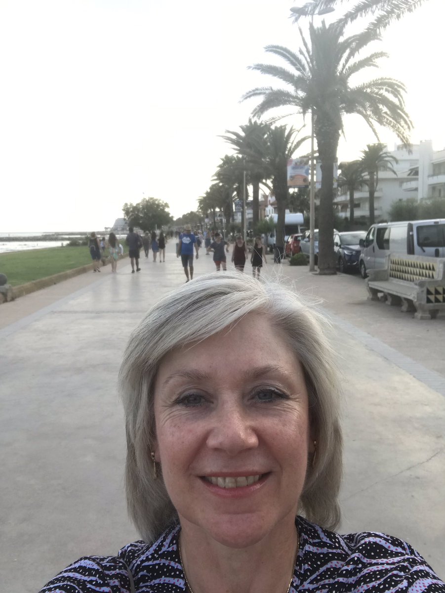 #predinnerstrollmiles 😊 <a href="/Maggie_Cusack/">Maggie Cusack</a> <a href="/CathyTyrone/">Cathy Gallagher</a>