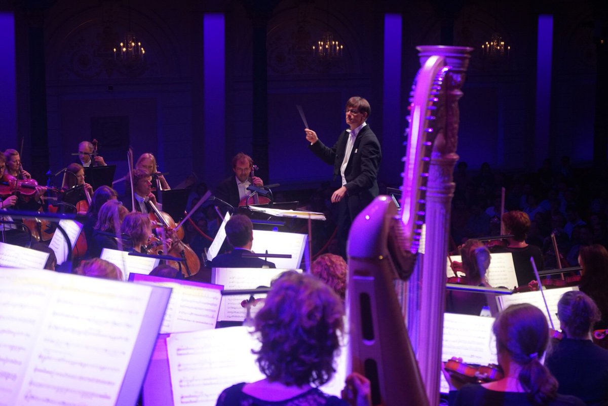 Igersgamer's tweet photo. A week ago I went to the #Finalsymphony II orchestra concert With
@kigerneko @blackdrewdrops . It sounded so beautiful and it was such an amazing experience to hear it live.🤩 they played Final fantasy V, VIII, IX and XIII! #finalfantasy #squareenix #gameconcert #playstation https://t.co/mP7Q2f66Ip