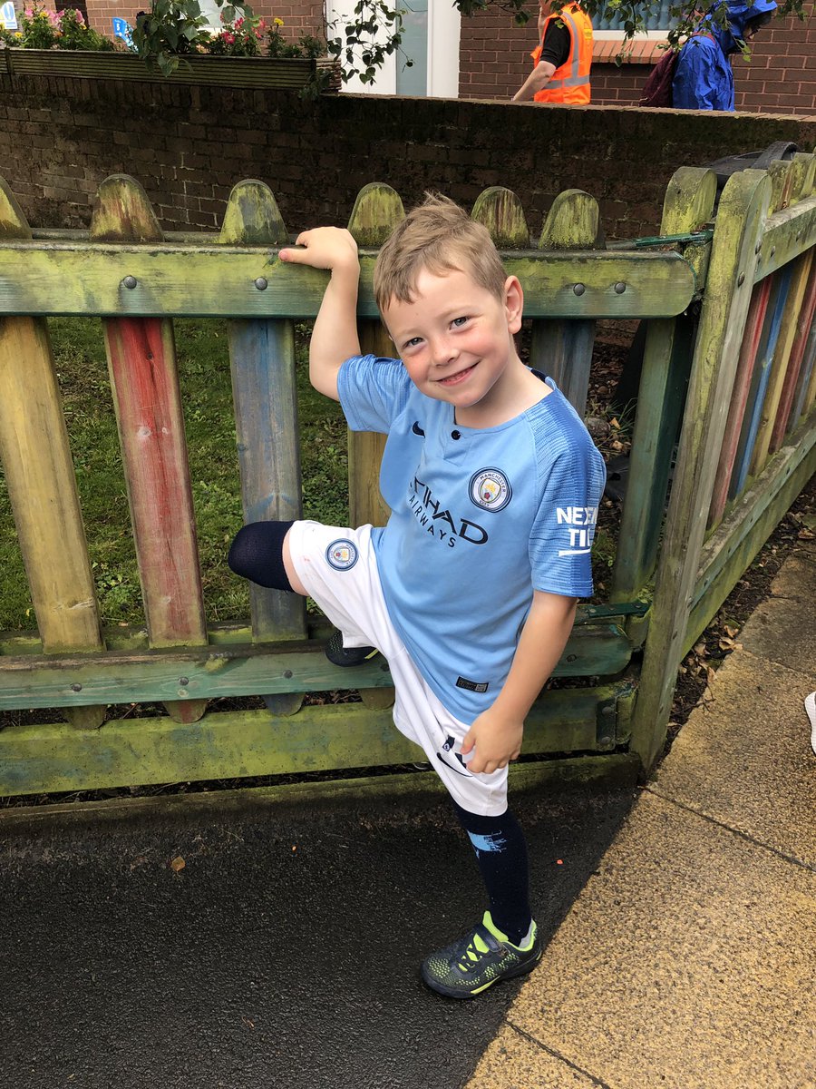 MrsBongo84's tweet photo. Brilliant start to the morning with @RScottSport  @RScottEYFS @RScottPrimary run with my little man! Slightly red faced at the end https://t.co/OUEXIJ6kff