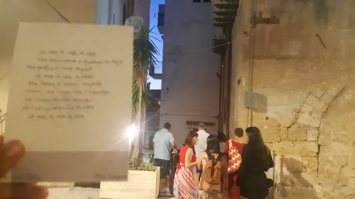 "Le vele le vele le vele/che schioccano e frustano al vento/che gonfia di vane sequele." #DinoCampana nelle poesie erranti a <a href="/castellammare/">castellammare</a> per #Contaminazioni2019