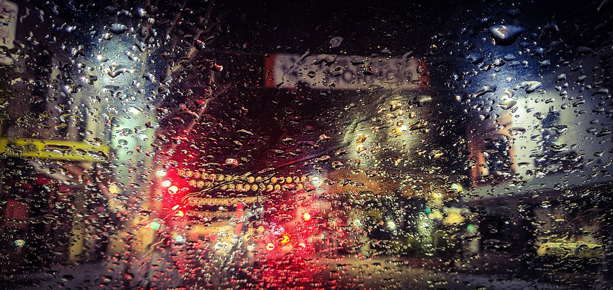 thomsullivansa's tweet photo. #RundleSt in the rain, #Adelaide. https://t.co/DE0I1Xjxnj