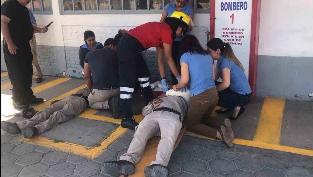 PCGobPue's tweet photo. #Simulacro con hipótesis "Fuga en tanque de gas" suscitada dentro de la empresa #GasOriente, municipio de Tehuacán. Participaron brigadas internas, Bomberos, Protección Civil Estatal y Municipal. @PROFEPA_Mx #DINAPREQ2019 #PueblaResiliente https://t.co/TE4mbfLLVc