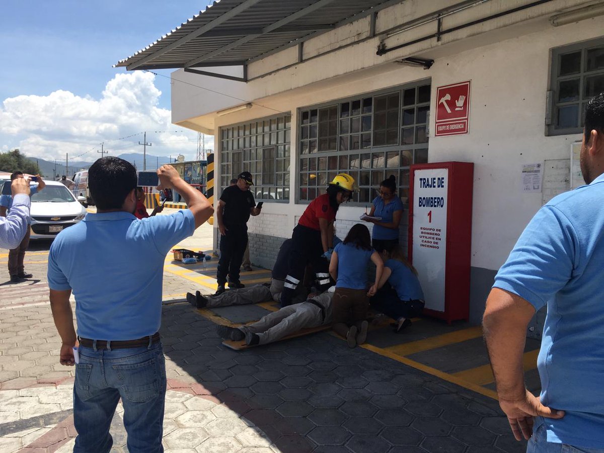 PCGobPue's tweet photo. #Simulacro con hipótesis "Fuga en tanque de gas" suscitada dentro de la empresa #GasOriente, municipio de Tehuacán. Participaron brigadas internas, Bomberos, Protección Civil Estatal y Municipal. @PROFEPA_Mx #DINAPREQ2019 #PueblaResiliente https://t.co/TE4mbfLLVc