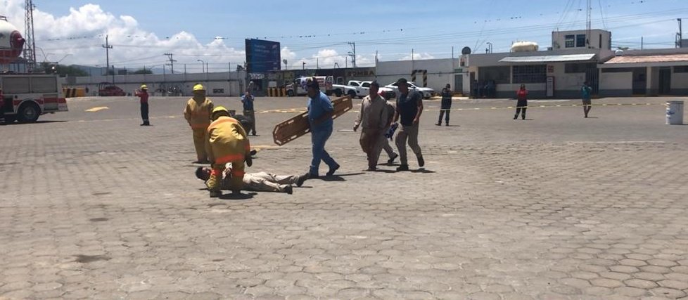 PCGobPue's tweet photo. #Simulacro con hipótesis "Fuga en tanque de gas" suscitada dentro de la empresa #GasOriente, municipio de Tehuacán. Participaron brigadas internas, Bomberos, Protección Civil Estatal y Municipal. @PROFEPA_Mx #DINAPREQ2019 #PueblaResiliente https://t.co/TE4mbfLLVc