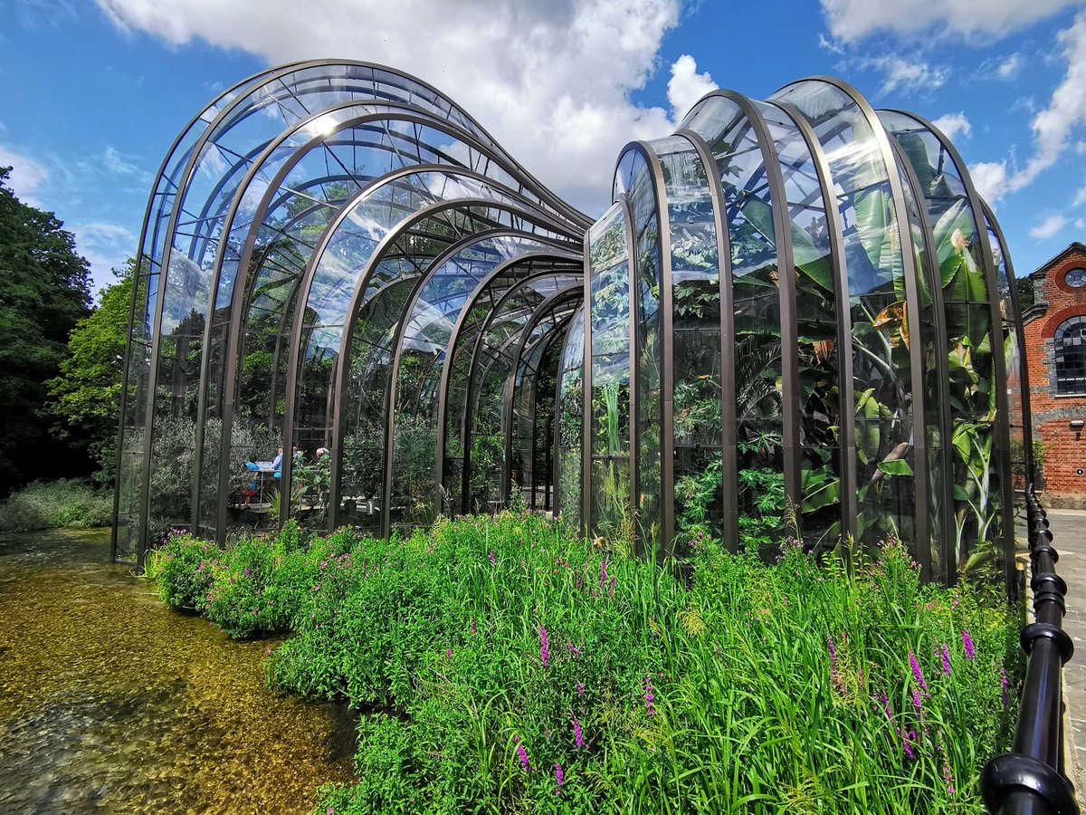 kejamieson_'s tweet image. Brilliant afternoon @homeofbombay for mum's birthday 😍

#BombaySapphire #BombayDistillery
