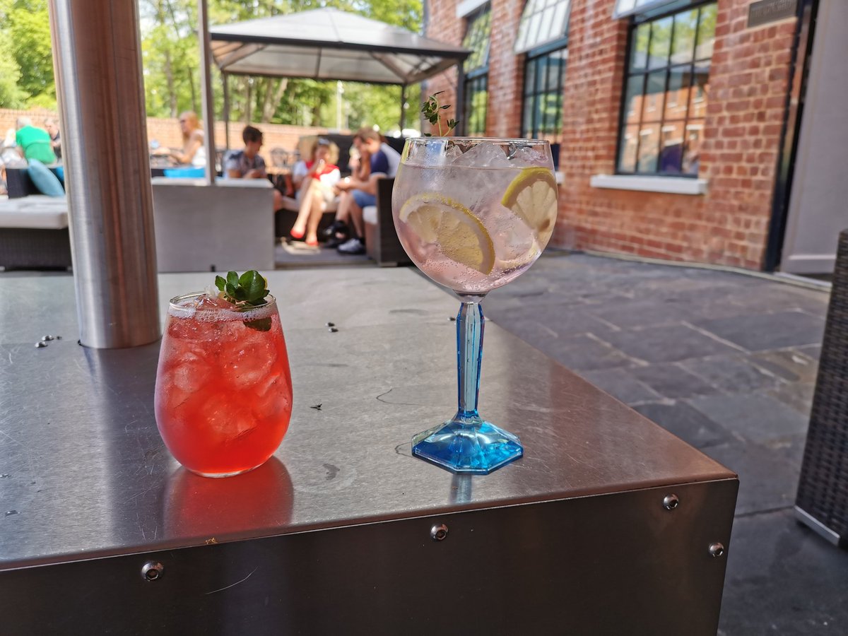 kejamieson_'s tweet image. Brilliant afternoon @homeofbombay for mum's birthday 😍

#BombaySapphire #BombayDistillery