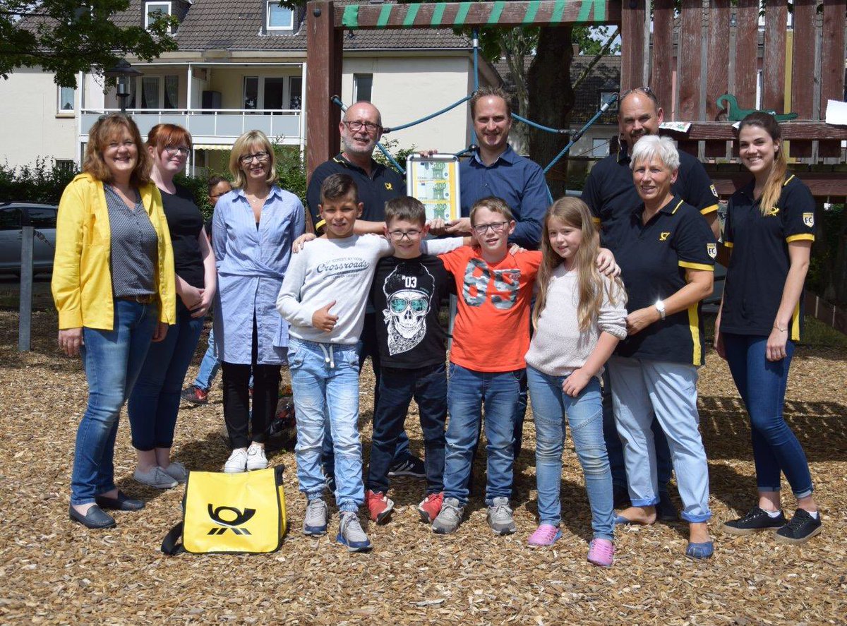 Am letzten Mittwoch vor den Sommerferien fand unser alljährliches Zeugnisfest statt. Tatkräftige Unterstützung erhielten wir wieder von der Deutsche Post AG <a href="/DeutschePostDHL/">Deutsche Post und DHL News</a> <a href="/dpdhl_dus/">Deutsche Post und DHL News für NRW</a> vielen Dank 🙏 mehr bald auch auf unserer Homepage