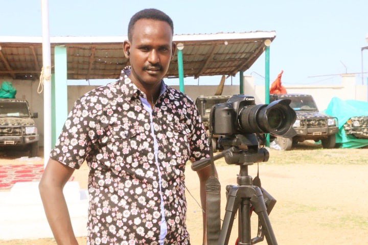 MOALIMUU's tweet photo. Condolences to families &amp; friends of 2 journalists killed in #Kismayo complex attack Hodan Naleye the founder of integration TV &amp; Mohamed Sahal Ga’madhere SBC reporter in Kismayo  Another sad day for Somali media @CPJAfrica @RSF_Africa https://t.co/KykQvqhjfF