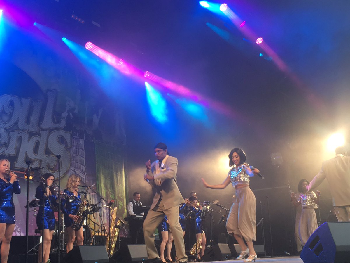 Well this certainly is a night to remember. Soul Party have the crowd on their feet &amp; clapping away!! 👌🎤🙌 #CastleConcerts