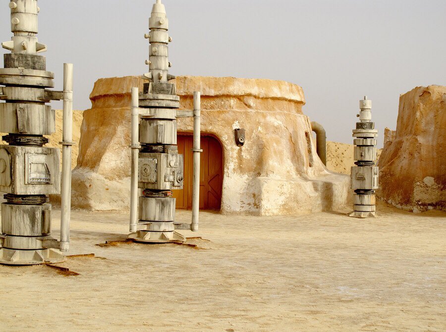 WeirdlandTales's tweet photo. The abandoned STAR WARS set in Tunesia. It’s like Tatooine after the Apocalypse. Photos by Rä di Martino. https://t.co/rVt7gp9Xr7