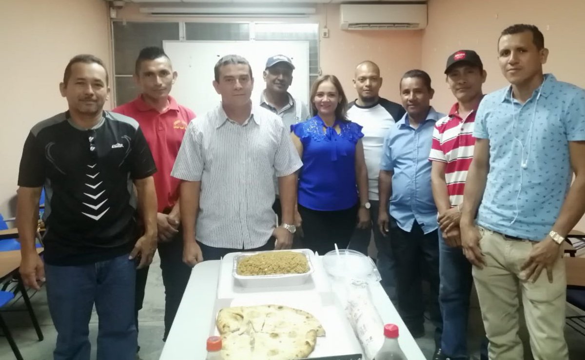 InadehOficial's tweet photo. Con un brindis los participantes del curso de Albañilería, Mosaico y Azulejos a cargo del instructor Alberto Delgado finalizan esta noche su capacitación en el Centro INADEH de Chepo. Felicidades. #UnModernoINADEH @rpc_radio @EstrellaOnline @elsiglodigital @MetroLibrePTY https://t.co/70Mh51kGYs