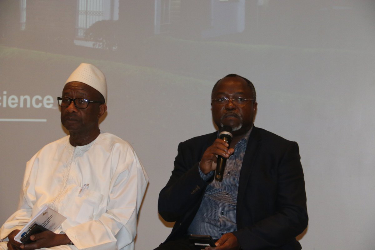 AfriqueOneREACH's tweet photo. "For #diseases transmissible between animals and humans, if we want to work in a sustainable way we must intervene on the animal to protect human". Prof. @babonfoh #OneHealth  #DeltasAfrica https://t.co/ZIAtE5gl8I