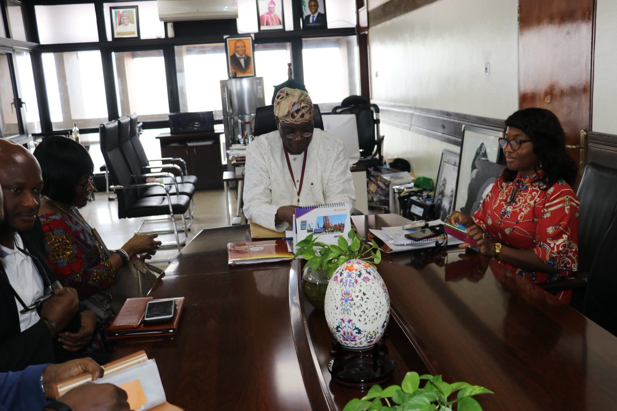 UnilagNigeria's tweet photo. Prof. Oluwatoyin Ogundipe, also met with the Managing Director of @LeadwayPensure Mrs. Ronke Adedeji and other top members of her Organisation in his Office at the Senate House. 

The visit she said was to further improve on the existing relationship with UNILAG. #UnilagNigeria https://t.co/YVUt1MHHKT