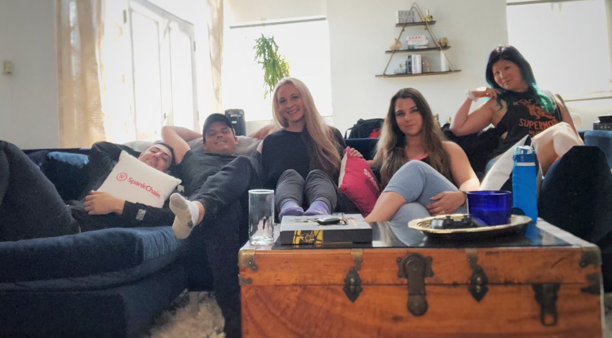 SpankChain's tweet photo. We hope you had a fantastic week! It’s #FlashbackFriday!🙌 #TeamSpank chilling at the #SpankHouse! ☺️ https://t.co/IyTXwHaoHq
