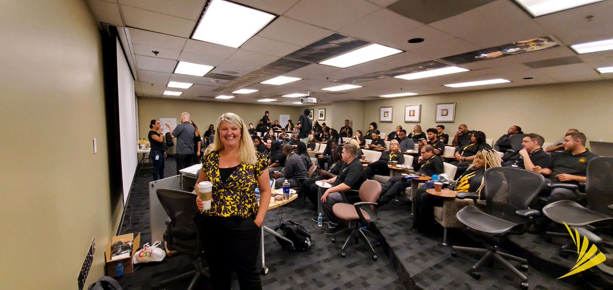 TMobileTX's tweet photo. Our VP @slangeret visit us to #Recognize our #Teams #Performance. #GameChange #SprintExpress #LevelUp #PerformanceMatter https://t.co/PT0wRRVQqg