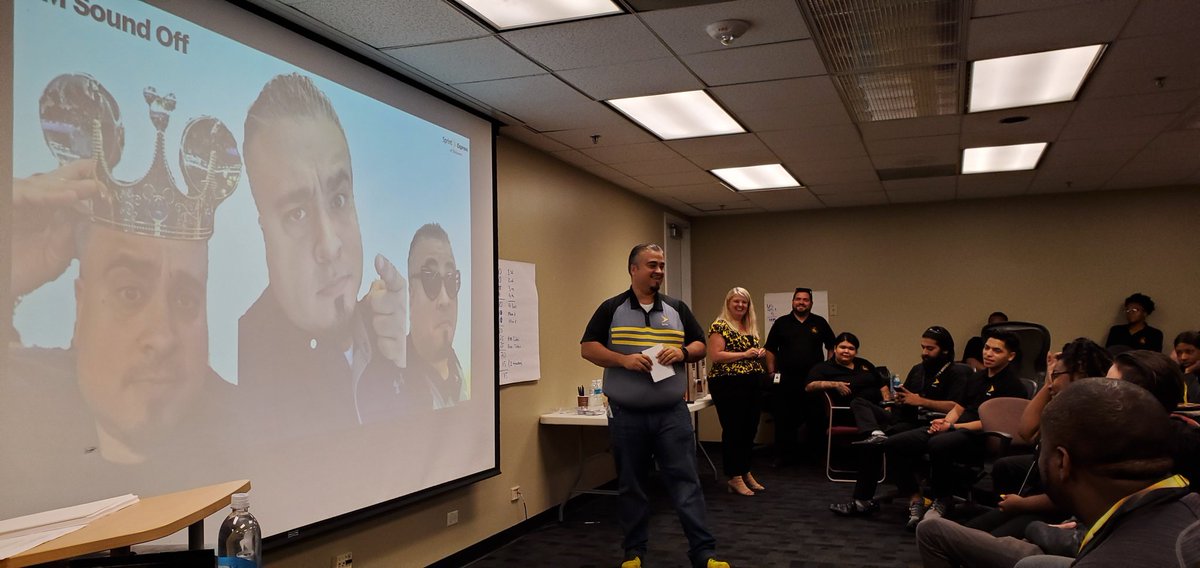 TMobileTX's tweet photo. Our VP @slangeret visit us to #Recognize our #Teams #Performance. #GameChange #SprintExpress #LevelUp #PerformanceMatter https://t.co/PT0wRRVQqg