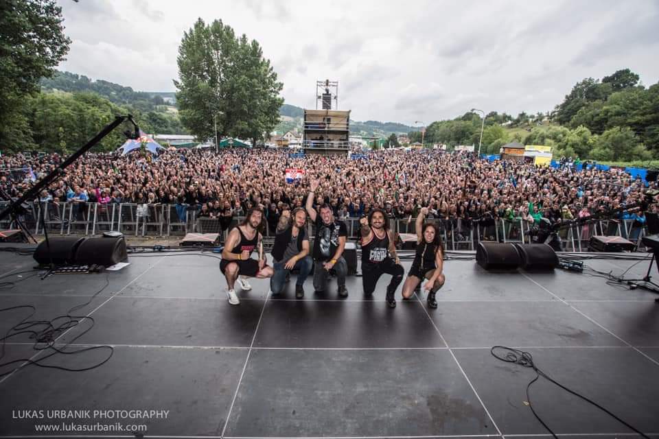 mariopercudani's tweet photo. Sometimes there are no words.... 30000 thanks! #mastersofrock #hardline https://t.co/BG0aI2805U