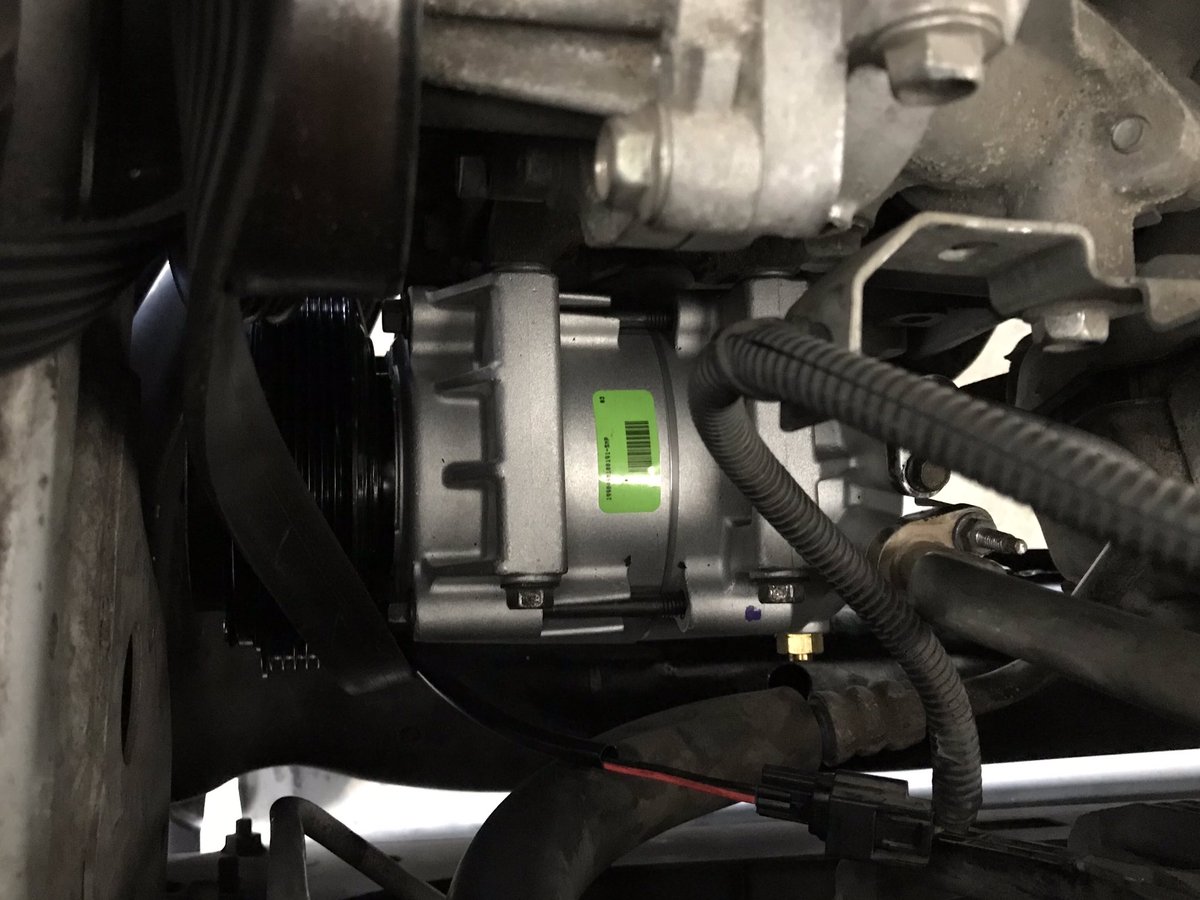 mqac_services's tweet photo. #Compressor replacement #ThisIsWhatItLooksLike. Our customer is at home playing #ThatsMyCar. #MQAC, we provide custom delivered quick auto care to your home or work! #MobileMechanic #Houston #Mechanic https://t.co/8mX8kuOObf