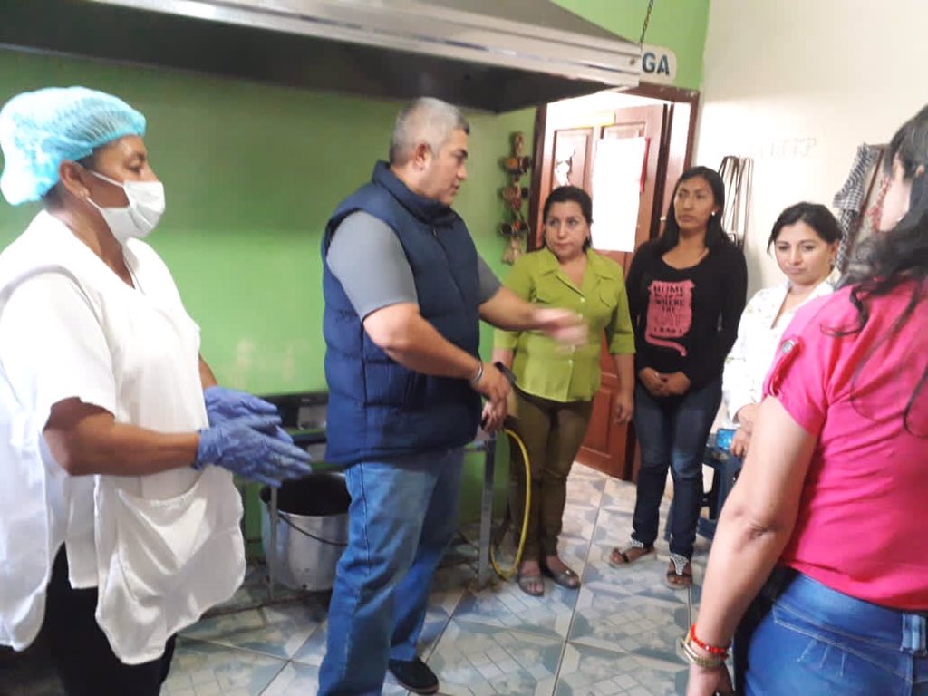 IvanIvanrv22's tweet photo. #MisMejoresAños | Junto a equipo técnico del @MIES_Zona7 visitamos unidades de atención para servicios residenciales y diurnos a personas adultas mayores ejecutadas en convenio con @GADCatamayo en el cantón Catamayo del #DistritoLoja. @berecordero @PlanTodaUnaVida @PaulGranda https://t.co/3VygzJ5LMN