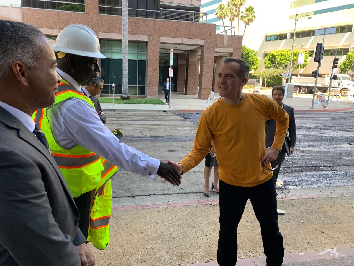adelh2o's tweet photo. Today, ⁦@MayorOfLA⁩ joined ⁦@BSSLosAngeles⁩ crews in repairing and paving the failed street on Masselin Ave at Wilshire. ⁦@KNX1070⁩. ⁦@BSSLosAngeles⁩ making #LA streets safe, mobile &amp; sustainable. Call 311 or ⁦@MyLA311⁩ to report potholes https://t.co/vBM0dDAPgN
