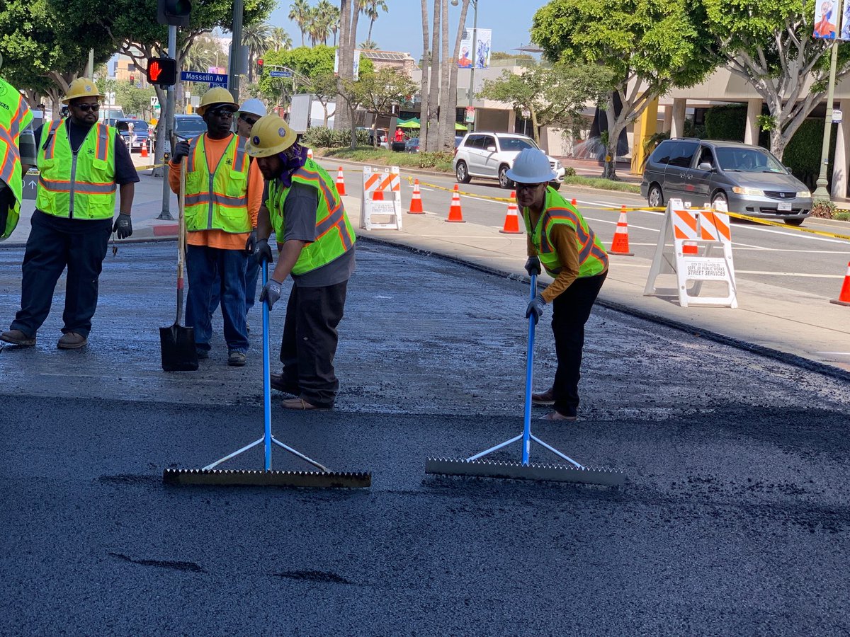 adelh2o's tweet photo. Today, ⁦@MayorOfLA⁩ joined ⁦@BSSLosAngeles⁩ crews in repairing and paving the failed street on Masselin Ave at Wilshire. ⁦@KNX1070⁩. ⁦@BSSLosAngeles⁩ making #LA streets safe, mobile &amp; sustainable. Call 311 or ⁦@MyLA311⁩ to report potholes https://t.co/vBM0dDAPgN