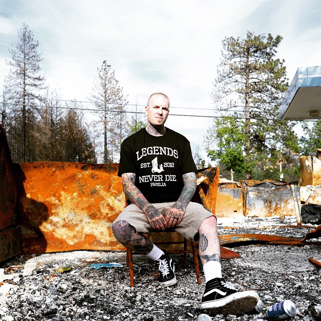 Get some NEW gear!
Shop at lndfamilia.com

#LegendsNeverDie