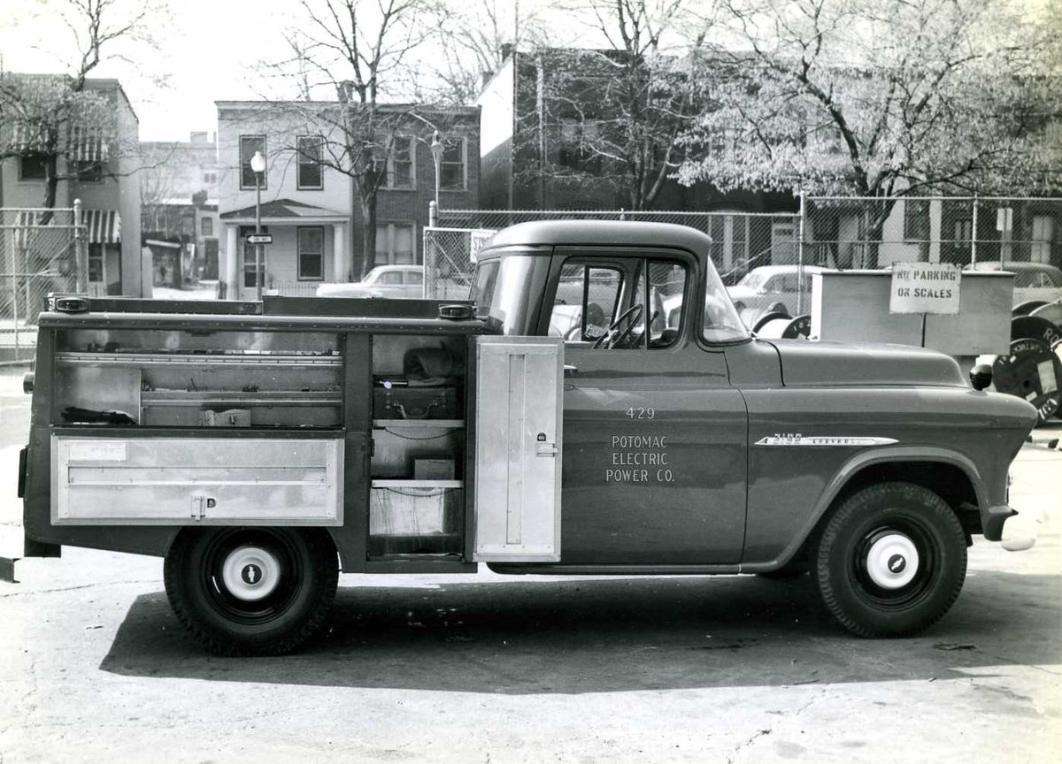 DaveVelazquez's tweet photo. Pepco Holdings is committed to reducing our environmental footprint and cost savings. We are always looking for ways to seamlessly incorporate #ElectricVehicles into our operations that help reduce emissions and benefit the environment. We have come a long way! #FlashBackFriday https://t.co/6hg4bRLNrH