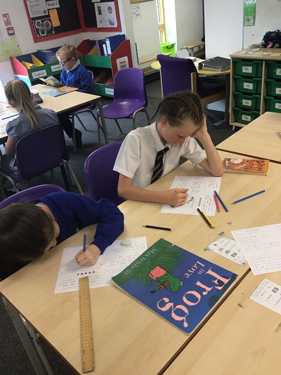 SarahAmyHall1's tweet photo. Year 4 have enjoyed writing some book reviews of books they have loved reading recently!📚👩🏼‍🏫☺️💪🏽 #PromoteReading #EncourageReading #LoveOfReading @BCoppiceAcademy @VicAcademies https://t.co/S4j6Jz1Sun