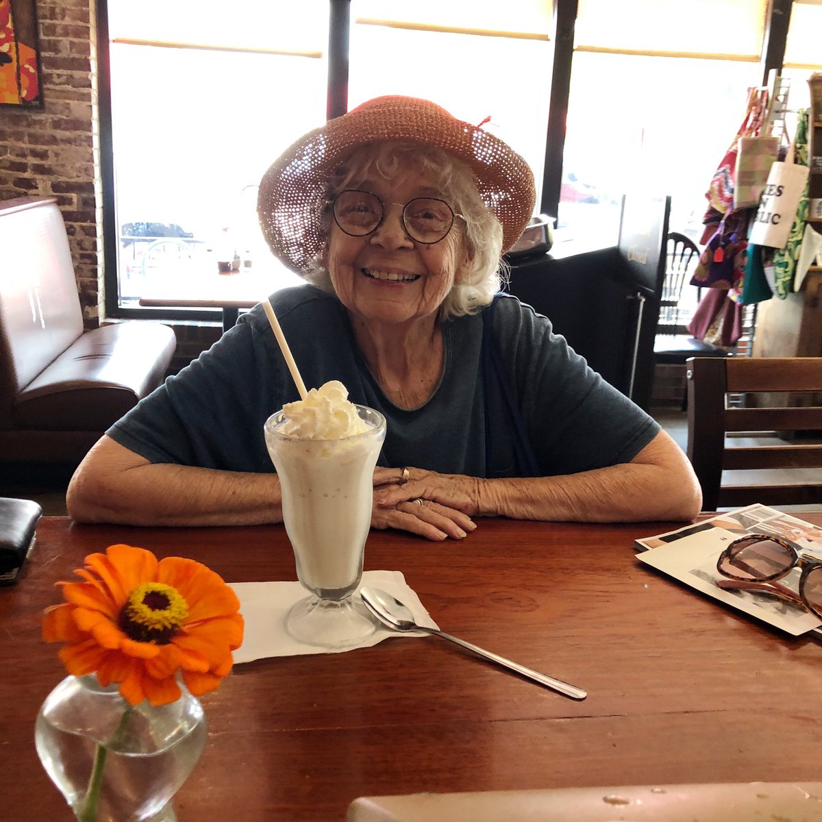 Café Eclectic tweet media