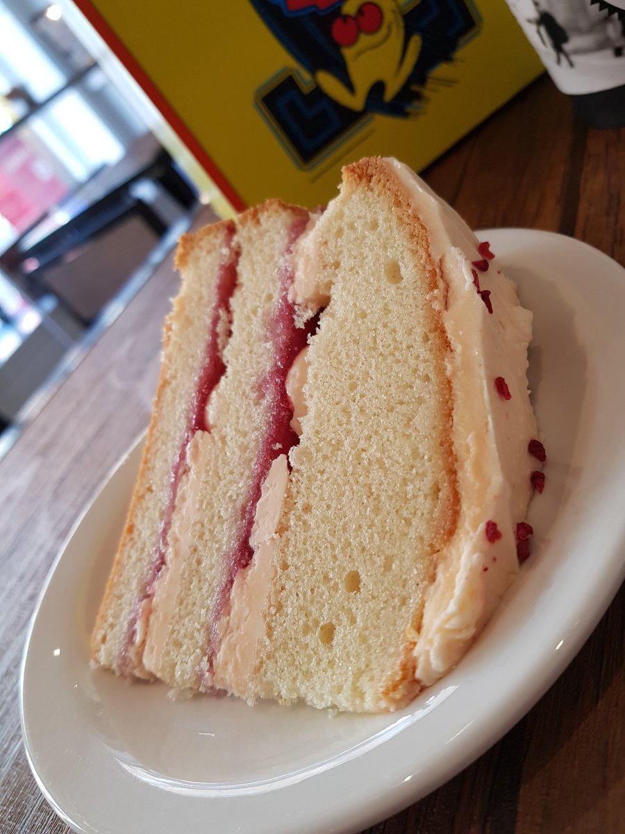PowerUp_Zone's tweet photo. All new #StrawberryBellini #cake at the coffee shop is going down well tonight! https://t.co/Xya9LfD1fP