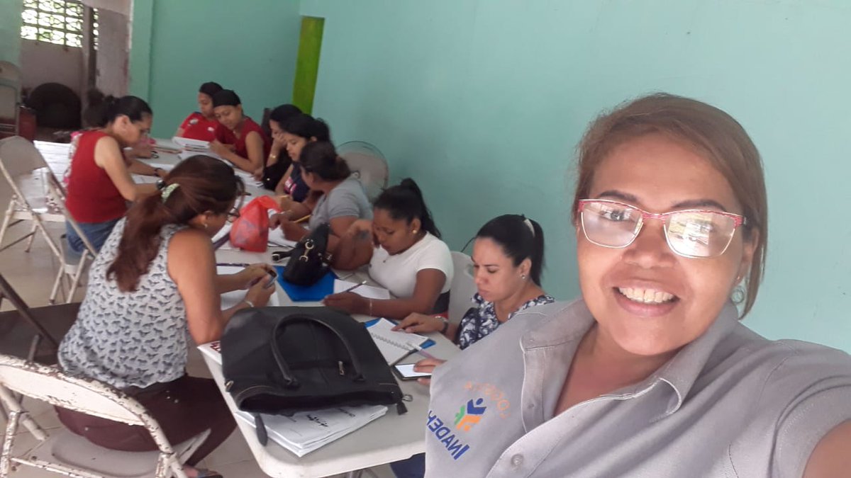 InadehOficial's tweet photo. Bajo la modalidad de acciones móviles, la instructora Yadira Alderete imparte el curso de Oficinista en la comunidad de Río Rita, en La Providencia de Colón. Las jóvenes se preparan para el mercado laboral. #UnModernoINADEH @CortezDelfia @rpc_radio @EstrellaOnline @prensacom https://t.co/VoRquKaG52