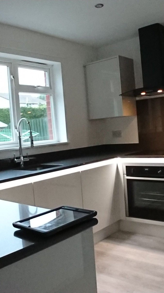 KJKinstallation's tweet photo. @WrenKitchens 🔥🔥🔥 installation finished today 🙌 https://t.co/PSzsnbWHgT