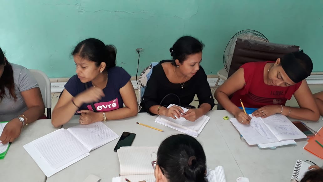 InadehOficial's tweet photo. Bajo la modalidad de acciones móviles, la instructora Yadira Alderete imparte el curso de Oficinista en la comunidad de Río Rita, en La Providencia de Colón. Las jóvenes se preparan para el mercado laboral. #UnModernoINADEH @CortezDelfia @rpc_radio @EstrellaOnline @prensacom https://t.co/VoRquKaG52
