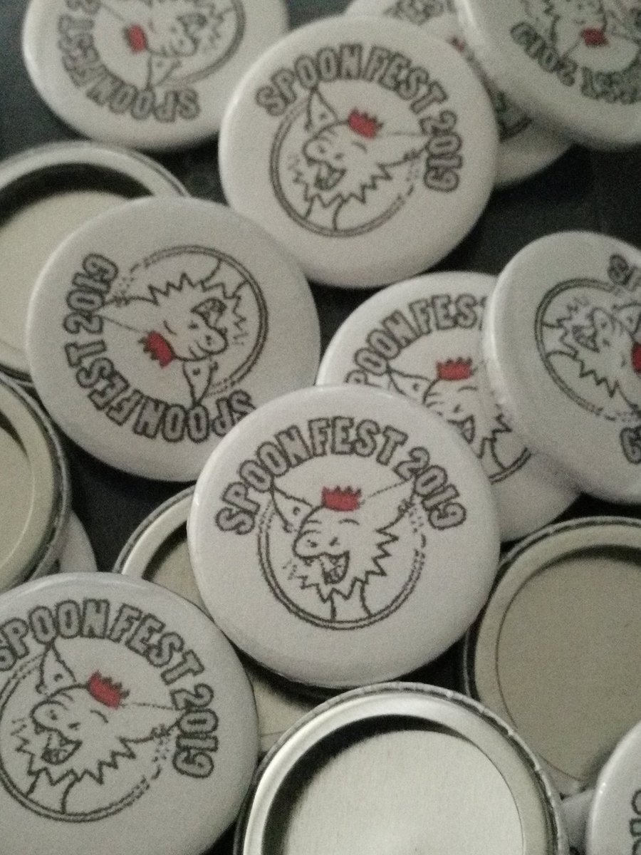 TracyRoshLuna's tweet photo. Watching TV and making cute badges that will be in the goodie bags for those attending the night before the night before, #SpoonFest at #Runefest https://t.co/Mual5uYlKr