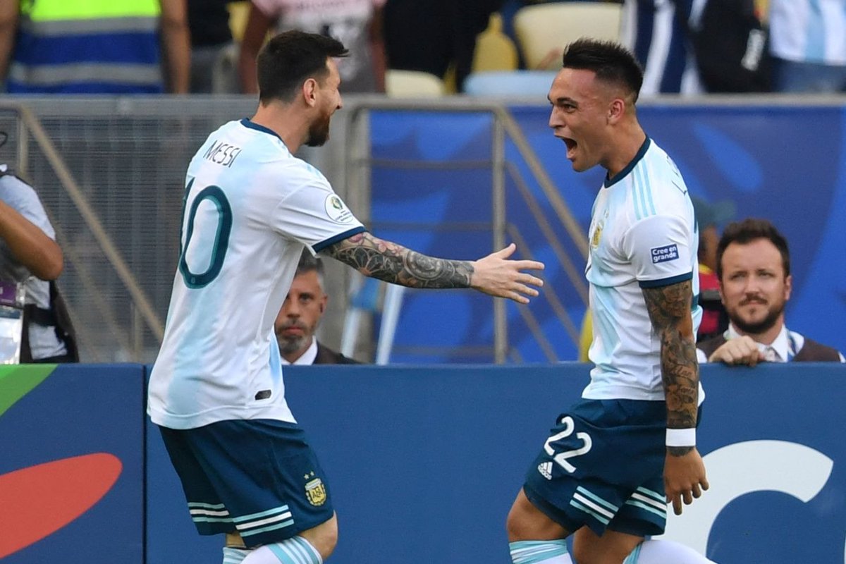 AS_Argentina's tweet photo. 🔃 RT si te gustaría ver esta pareja también en el FC Barcelona https://t.co/o6CM6UDE28