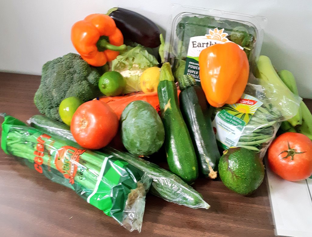 EdenFood4Change's tweet photo. This week's #FRESHPRODUCEBOX is filled with seasonal fruits and veggies at a lower cost than the grocery store. Only $15 for a small and $25 for a large (pictured).
Try one next week by clicking here: https://t.co/z4uqT3ICX9 https://t.co/6BnBttSWXI