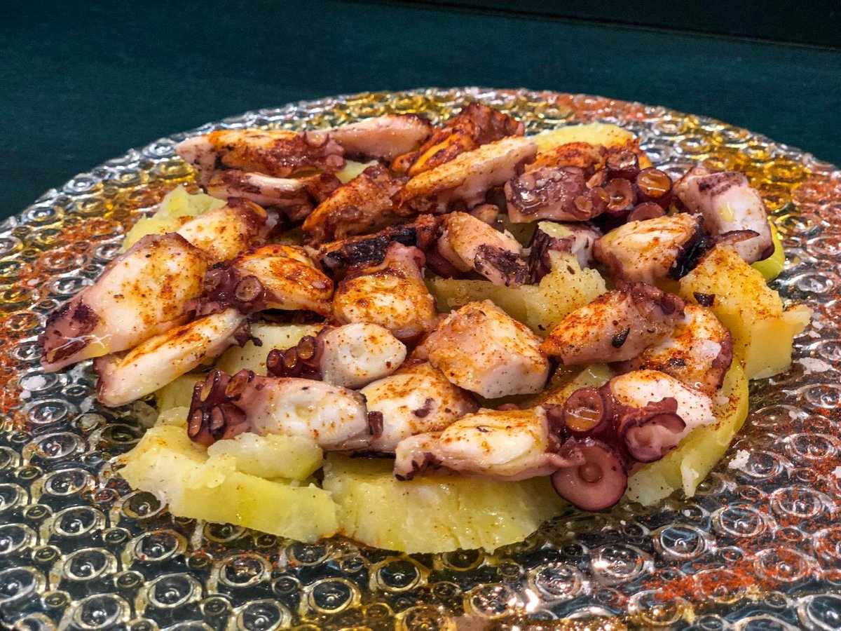 pulpopasion's tweet photo. Viernes noche!! Se avecina planazo!
📍#Potxola Taberna
🍽Potxopulpo
Quién se anima a un plan con pulpo, buena compañía y mejor vino?? El #AlbaMartin de @BodMartinCodax no os decimos más!! #PulpoPasion https://t.co/7uzooHAzG8