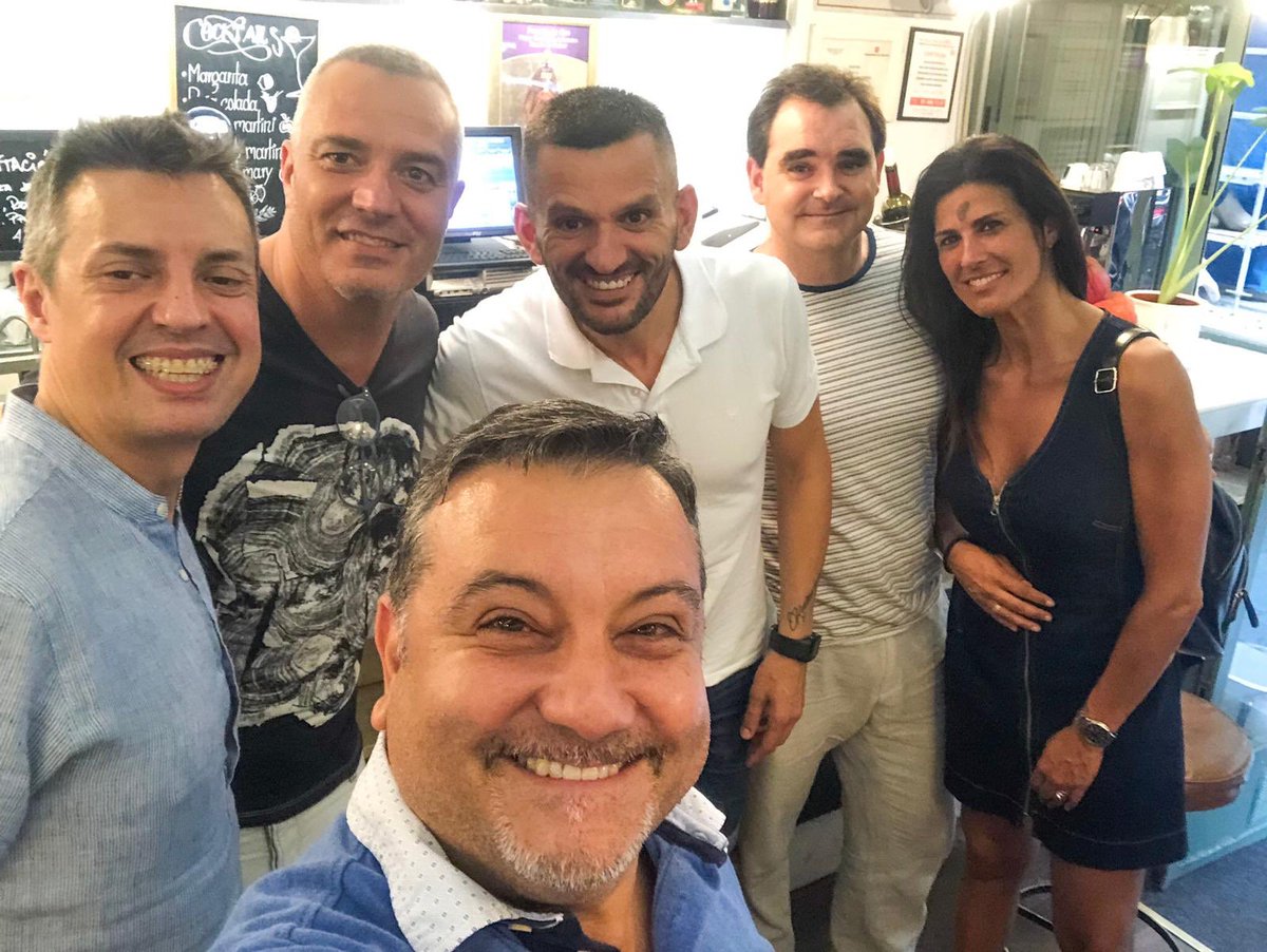 pulpopasion's tweet photo. Viernes noche!! Se avecina planazo!
📍#Potxola Taberna
🍽Potxopulpo
Quién se anima a un plan con pulpo, buena compañía y mejor vino?? El #AlbaMartin de @BodMartinCodax no os decimos más!! #PulpoPasion https://t.co/7uzooHAzG8