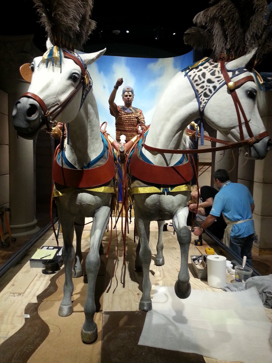 MKEPublicMuseum's tweet photo. King Tut's chariot in our Crossroads of Civilization exhibit was fashioned after a painting of his personal war chariot from the tomb as well as the six documented chariots found in the antechamber and treasury rooms. #MPMDidYouKnow https://t.co/1WwCSc8EzE